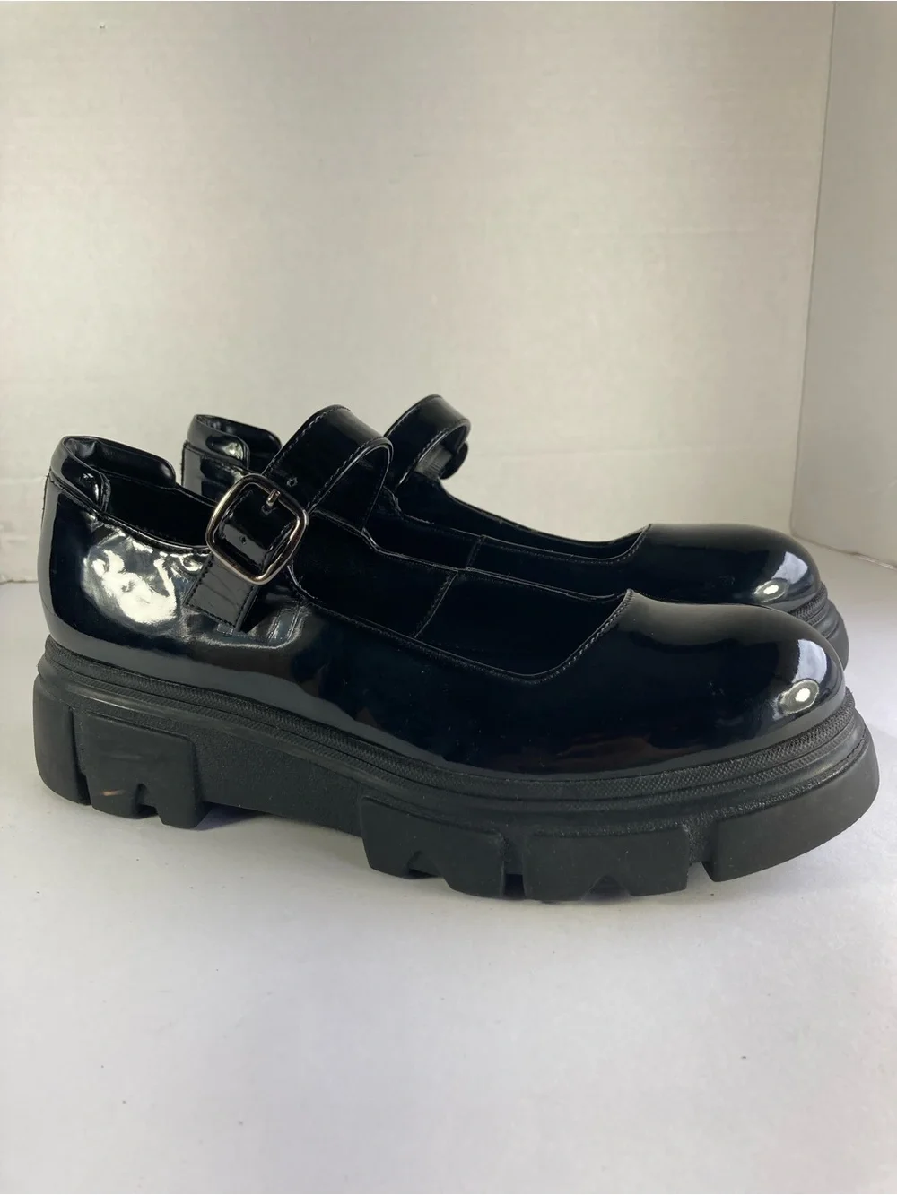 Secret Celebrity - Living it Up - Mary Jane Chunky Thick Sole Women Shoes Size 8